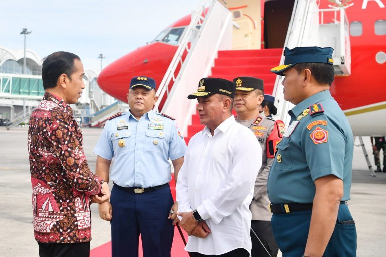 Foto Gubsu Sambut Kedatangan Presiden RI - 3