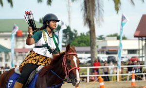 atlet panahan berkuda