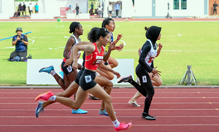 Lari 100m U18 Putri