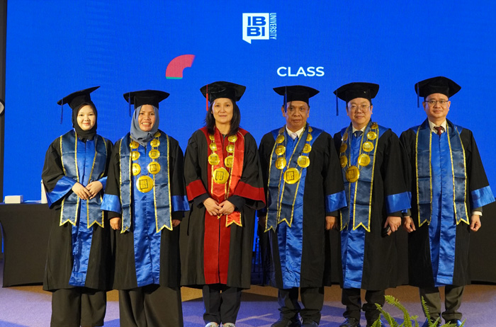 WISUDA UNIVERSITAS IBBI