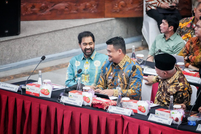 FOTO GUBERNUR SUMUT RAKOR PEMULIHAN BENCANA BERSAMA MENDAGRI