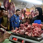 GUBERNUR SIDAK HARGA PANGAN DI PASAR SUKARAMAI -6.jpg