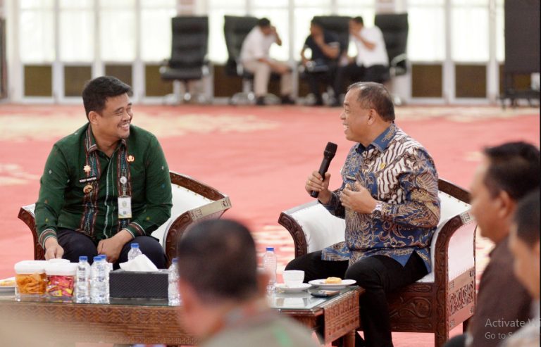 BOBBY dan Bupati Karro1