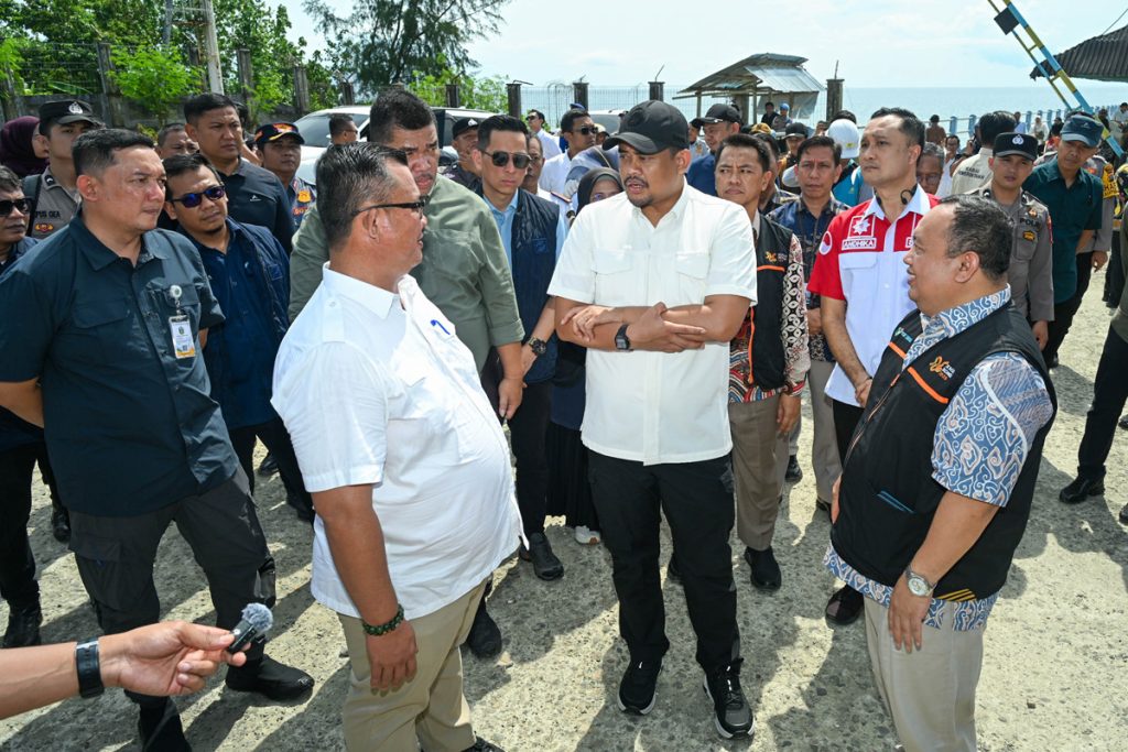 Gubsu tinjau Pelabuhan Roro Gusit 8.jpg