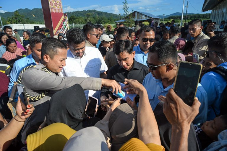 Kunjungan Wapres di Huntap Desa Napa Tapsel 2.jpg